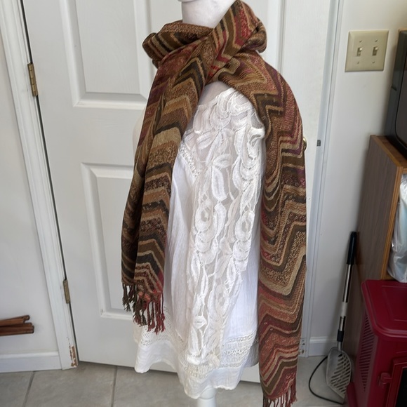 RACHEL ZOE ZIG ZAG PATTERN SCARF NWOT - Picture 5 of 6